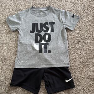 Nike Toddler Dri-fit outfit EUC- size XS (4)